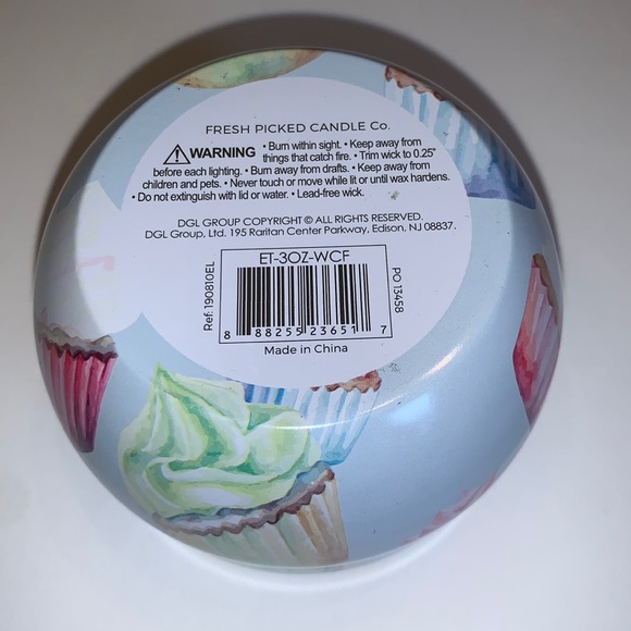 🧁 Cupcake Soy Candle w Decorative Tin Fresh Picked - Picture 3 of 9